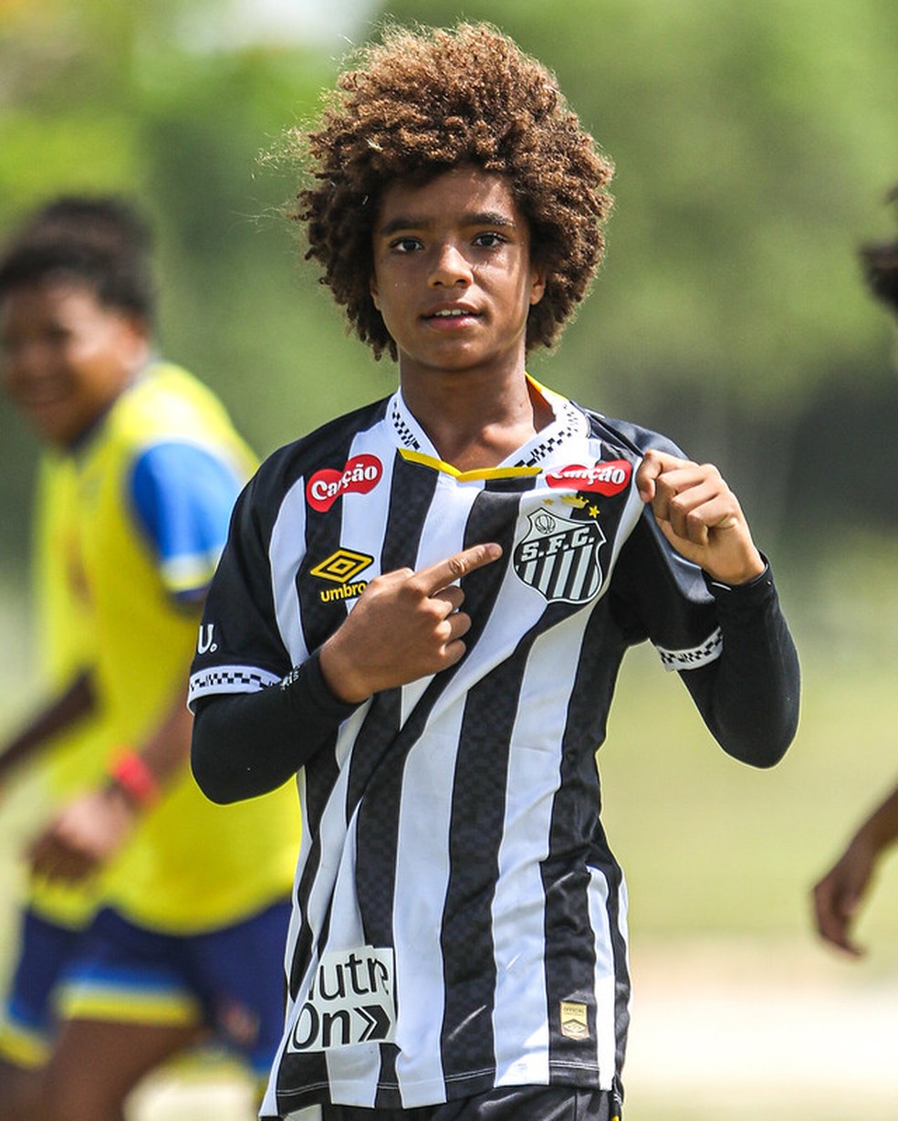 Kauan Basile durante campeonato disputado pelo time sub-16 do Santos — Foto: Reinaldo Campos/ Santos F.C
