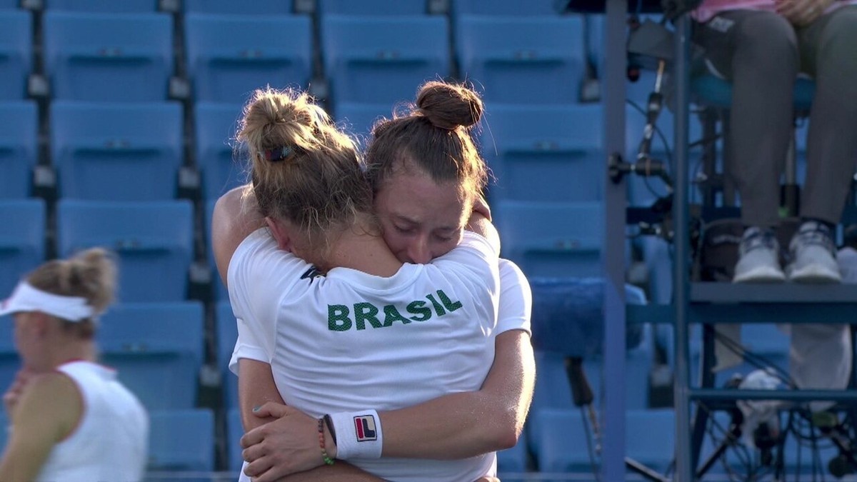 Dupla brasileira do tênis feminino cai na semi e vai disputar o bronze nas  Olimpíadas 