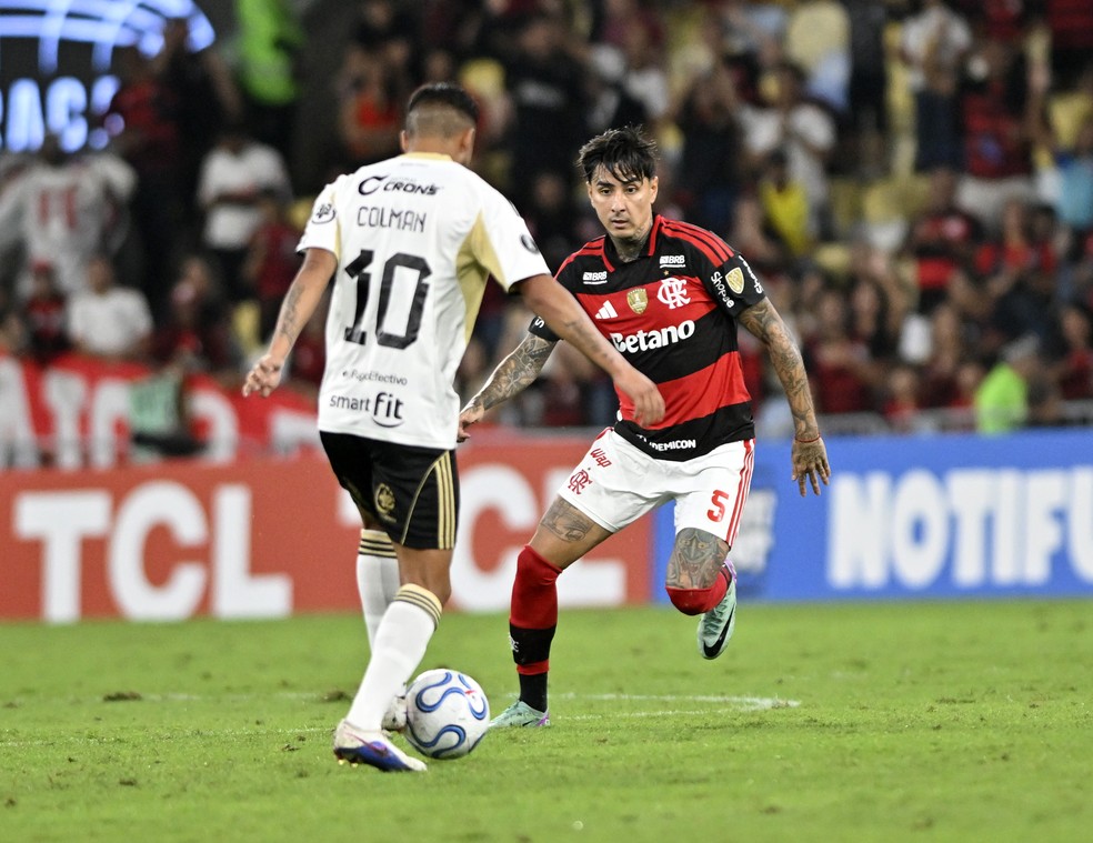 Pulgar voltou a jogar em Flamengo x Cusco depois de quase dois meses fora � Foto: Andr� Dur�o