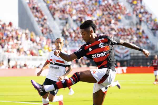 Atlético-MG busca persuadir Bruno Henrique a sair do Flamengo
