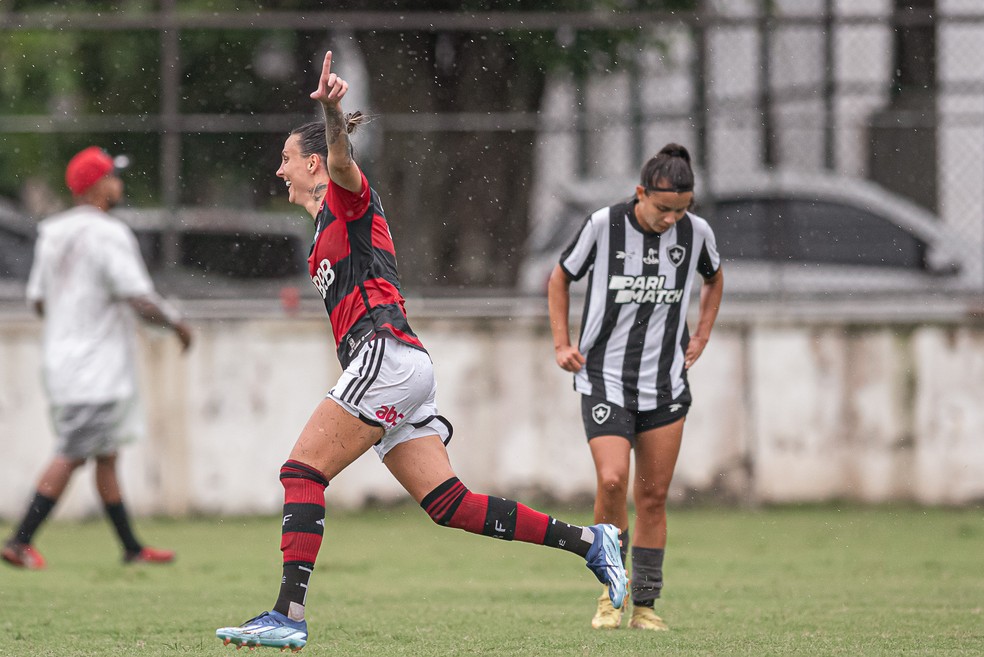 Darlene comemora o golaço marcado contra o Botafogo na decisão do Carioca — Foto: Paula Reis/Flamengo