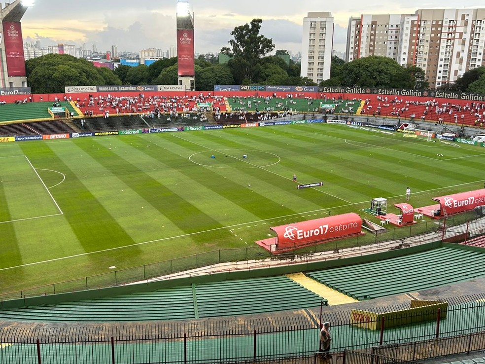 São Paulo impõe jogo, vence Franca e provoca terceira partida na