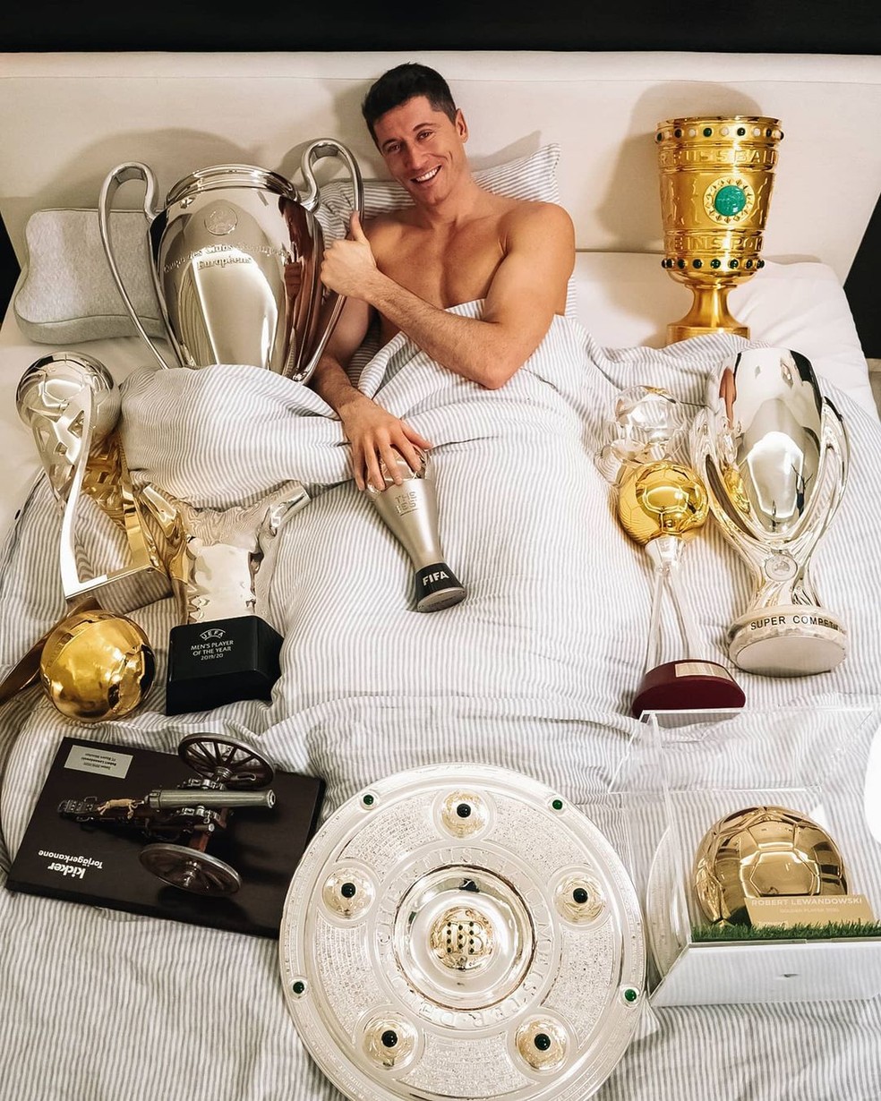 Robert Lewandowski é eleito o melhor jogador do mundo no Fifa the