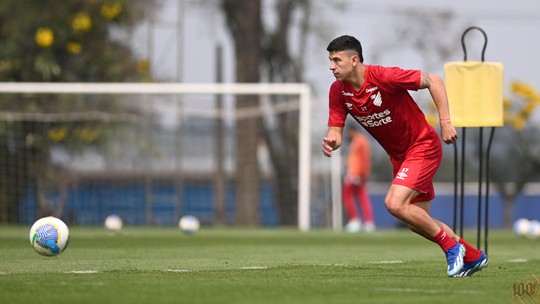 Athletico pode ter estreia e improvisações contra o Corinthians; veja as opções