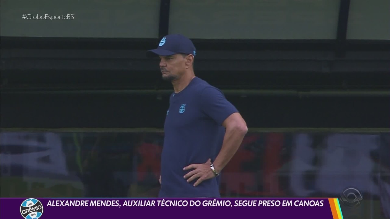 Auxiliar do Grêmio volta aos treinos no CT, mas presença no Gre-Nal é incerta