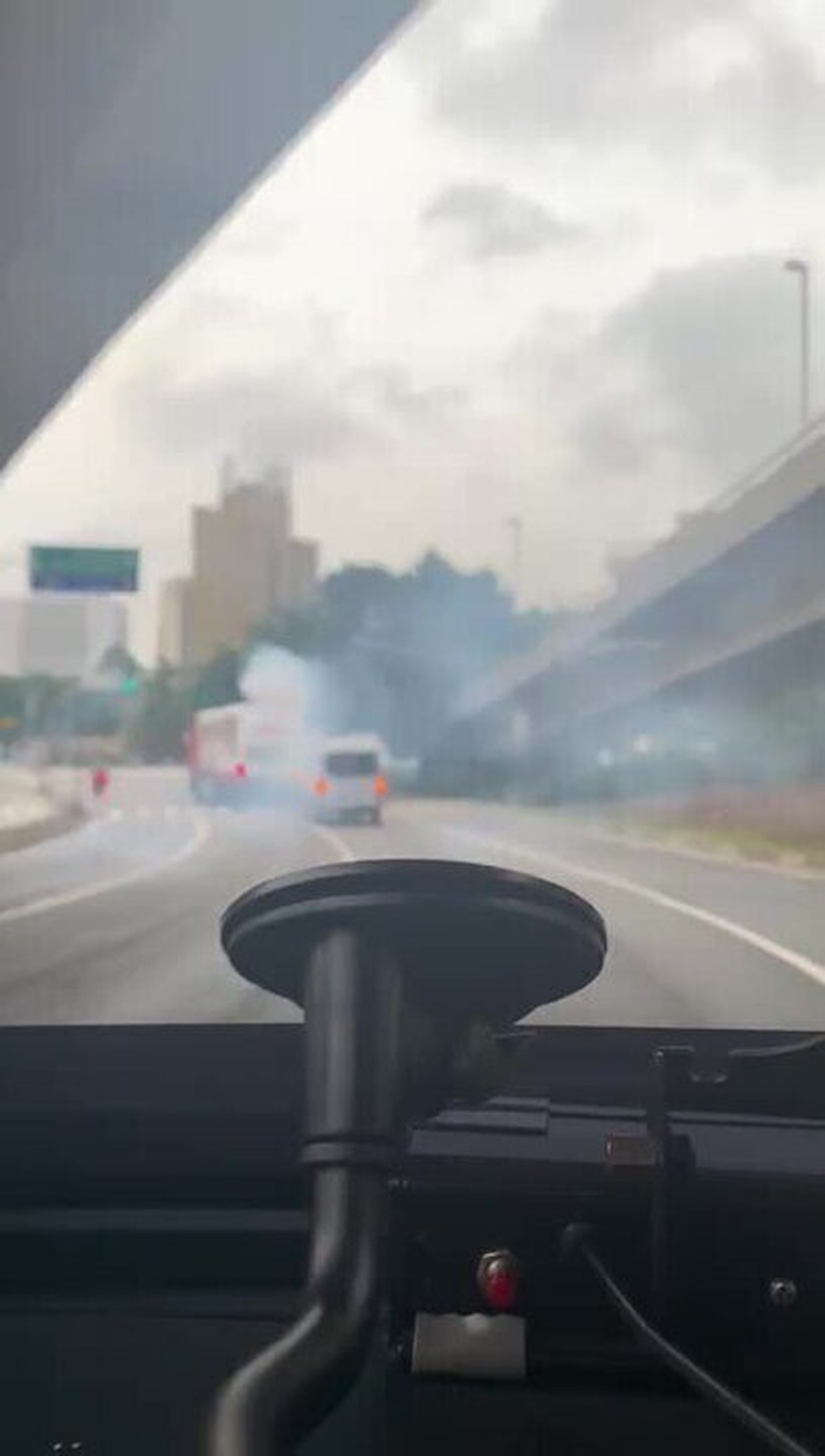 Ônibus do São Paulo é atacado com pedras antes de jogo pelo Campeonato  Brasileiro