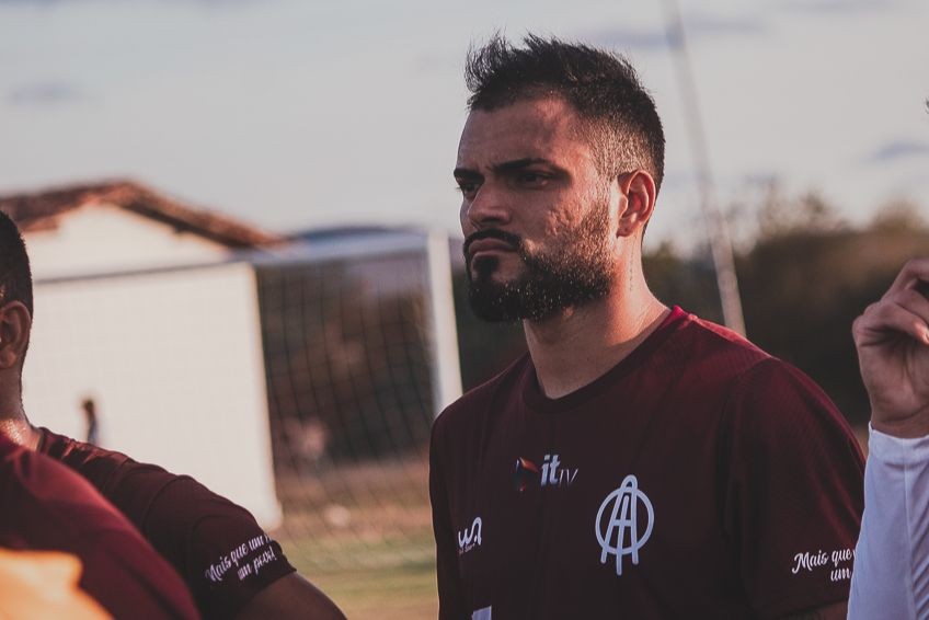 Neto projeta disputa saudável pela titularidade da zaga do Itabaiana | Ge