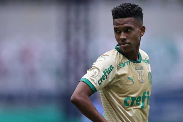 DESTAQUE E LAMENTOS! Estêvão é premiado duas vezes, porém lamenta título perdido: vazio persiste.