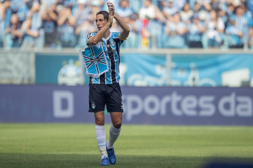 Geromel faz última partida da carreira contra o Corinthians — Foto: Liamara Polli/AGIF