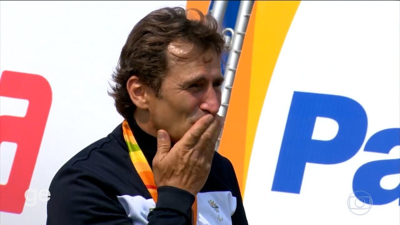 Antonelli dedica vitória em Miami a Alex Zanardi: "Grande amigo"