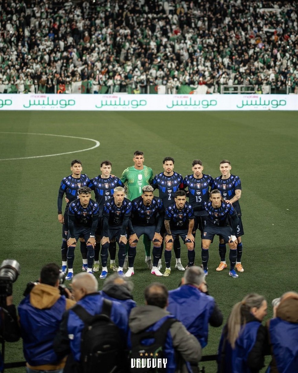 Sele��o do Uruguai antes do amistoso com a Arg�lia � Foto: Divulga��o / AUF