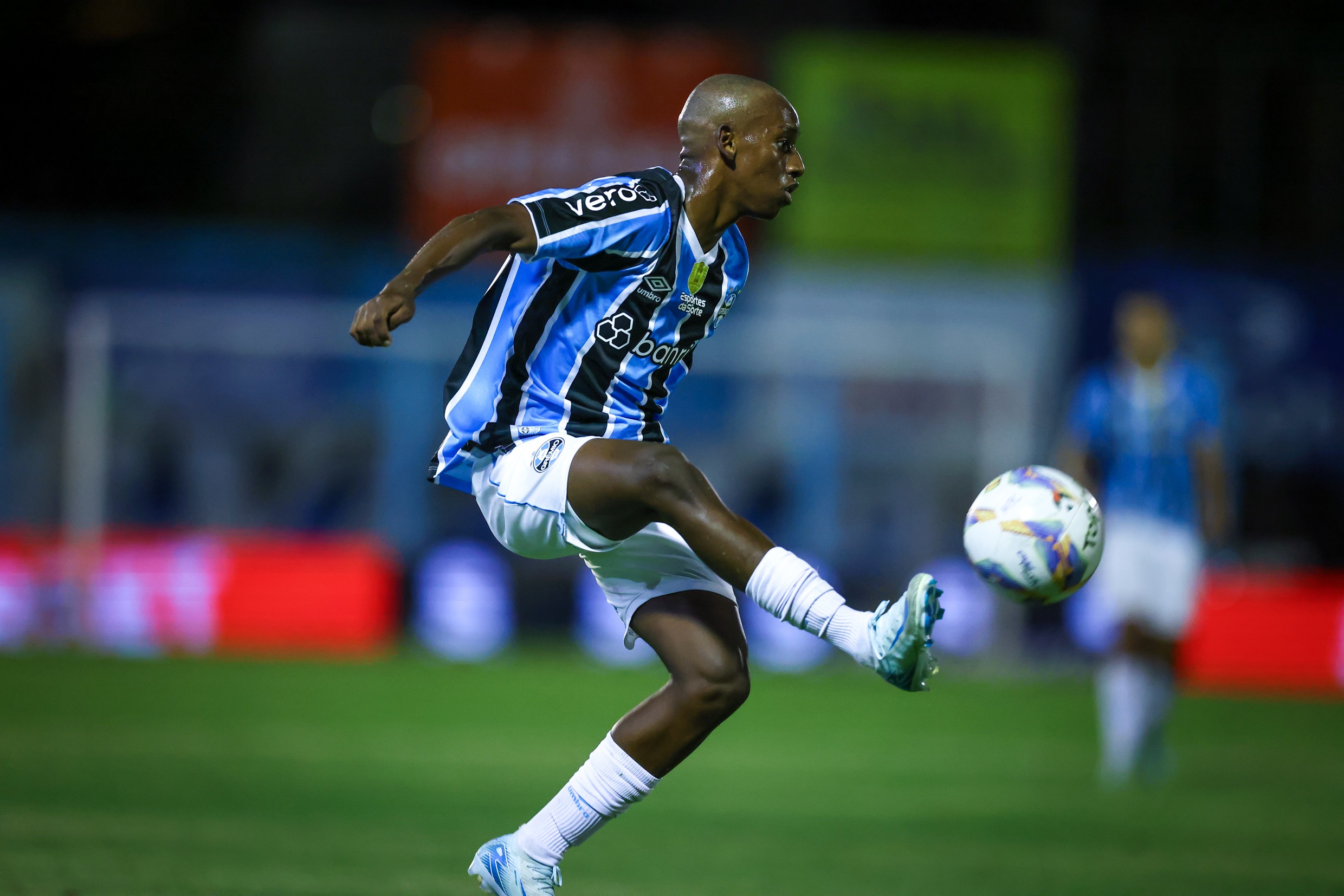 Gabriel Mec do Grêmio é cortado do Sul-Americano Sub-17 devido a lesão.