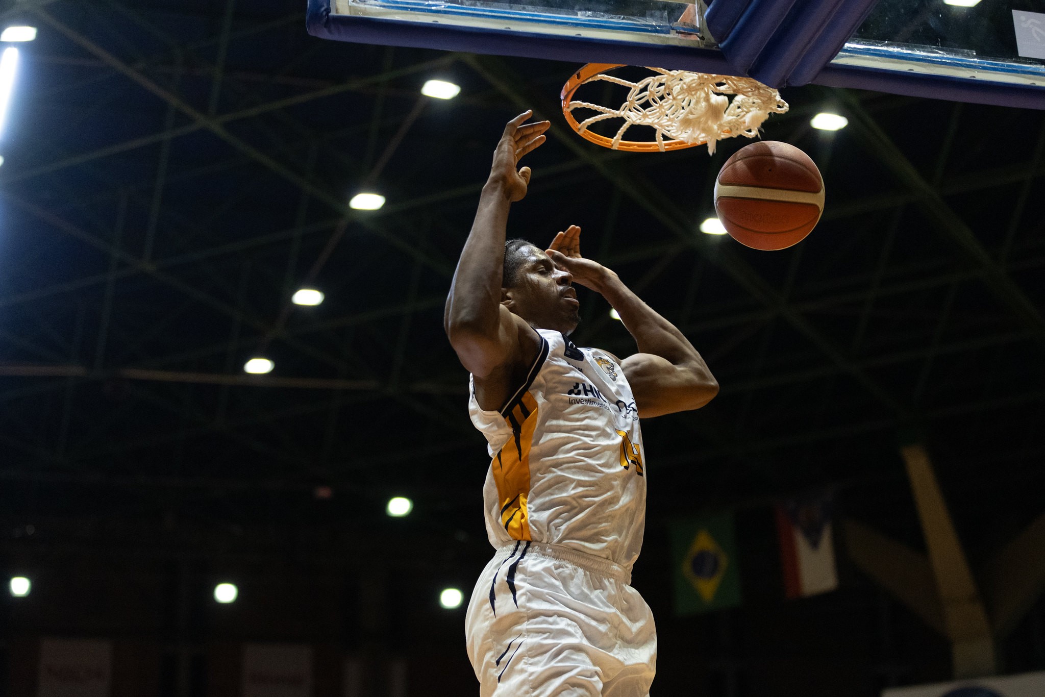 Com duplo-duplo de Georginho, Mogi vence Unifacisa de virada no NBB
