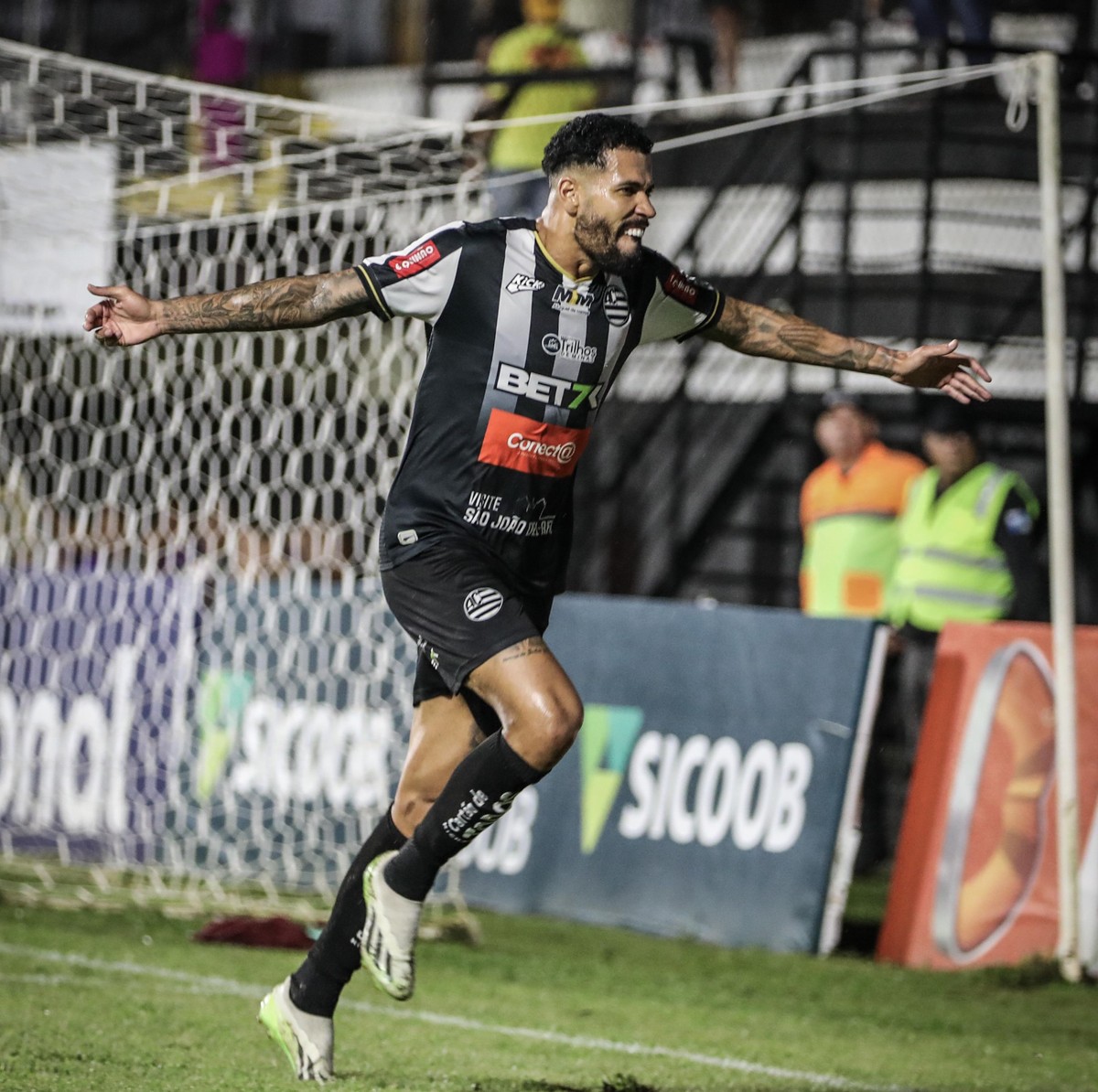 Jonathas chega ao América-MG com mais gols que artilheiro da Série B