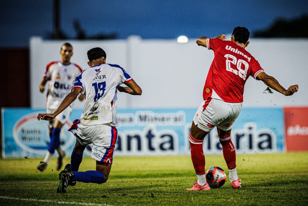 Heliardo fez o terceiro gol do América-RN  — Foto: Gabriel Leite/América FC