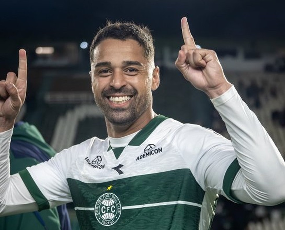 Dellatorre, campeão da Série B com o Coritiba, vai defender o Vila em 2026 — Foto: JP Pacheco/Coritiba
