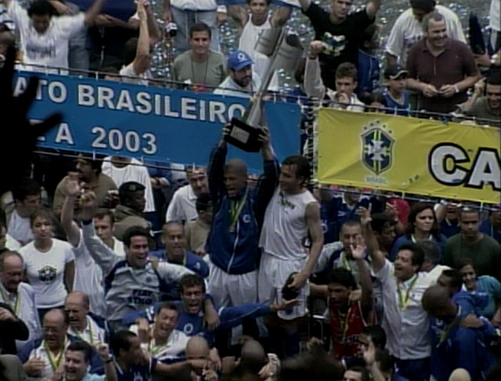 Festa do Cruzeiro na conquista do Brasileiro em 2003 — Foto: Reprodução/ TV Globo Minas