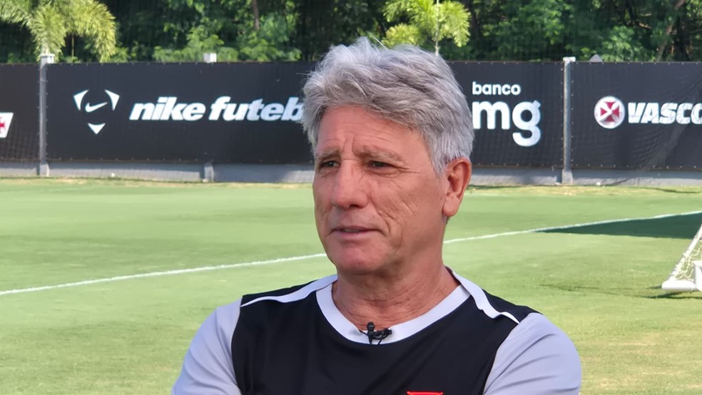 Renato Ga�cho, t�cnico do Vasco, em entrevista no CT � Foto: Jo�o Guerra