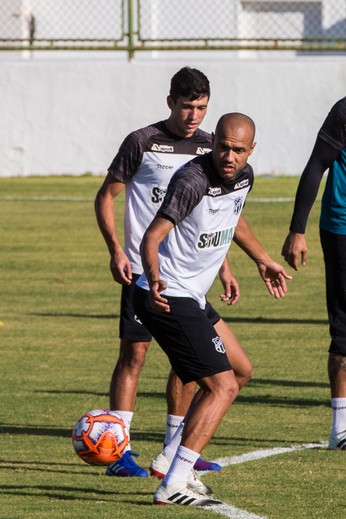 Parecidos? Teste físico aponta diferença entre jogador de rúgbi e atleta de  futebol americano, olympicchannel