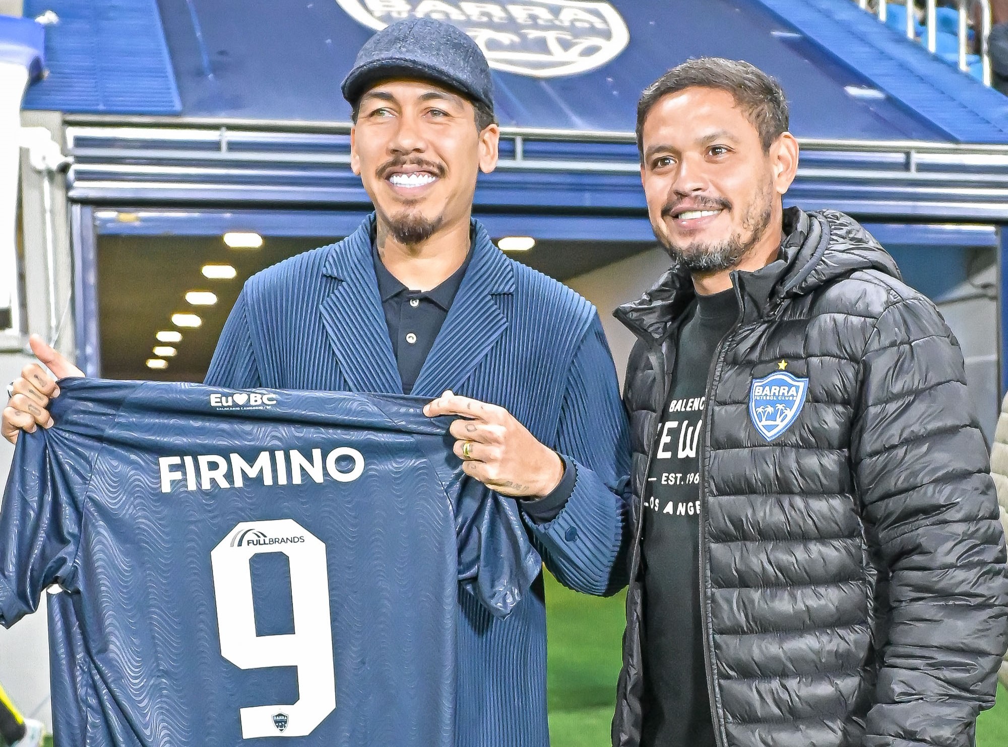 Roberto Firmino assiste jogo da Série C no estádio do clube sensação de SC