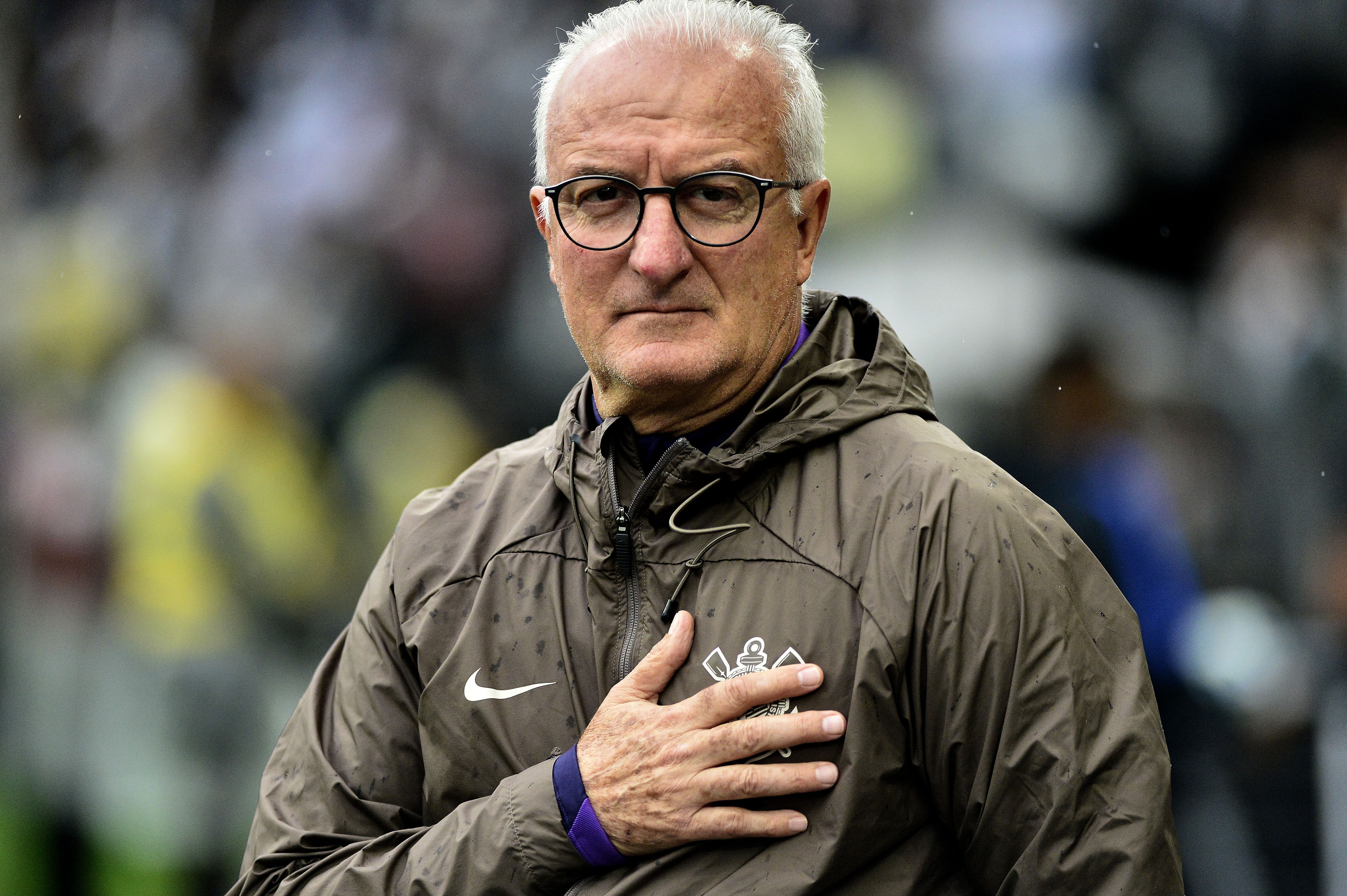 Dorival analisa Corinthians equilibrado e vê em Memphis opção atraente como pivô