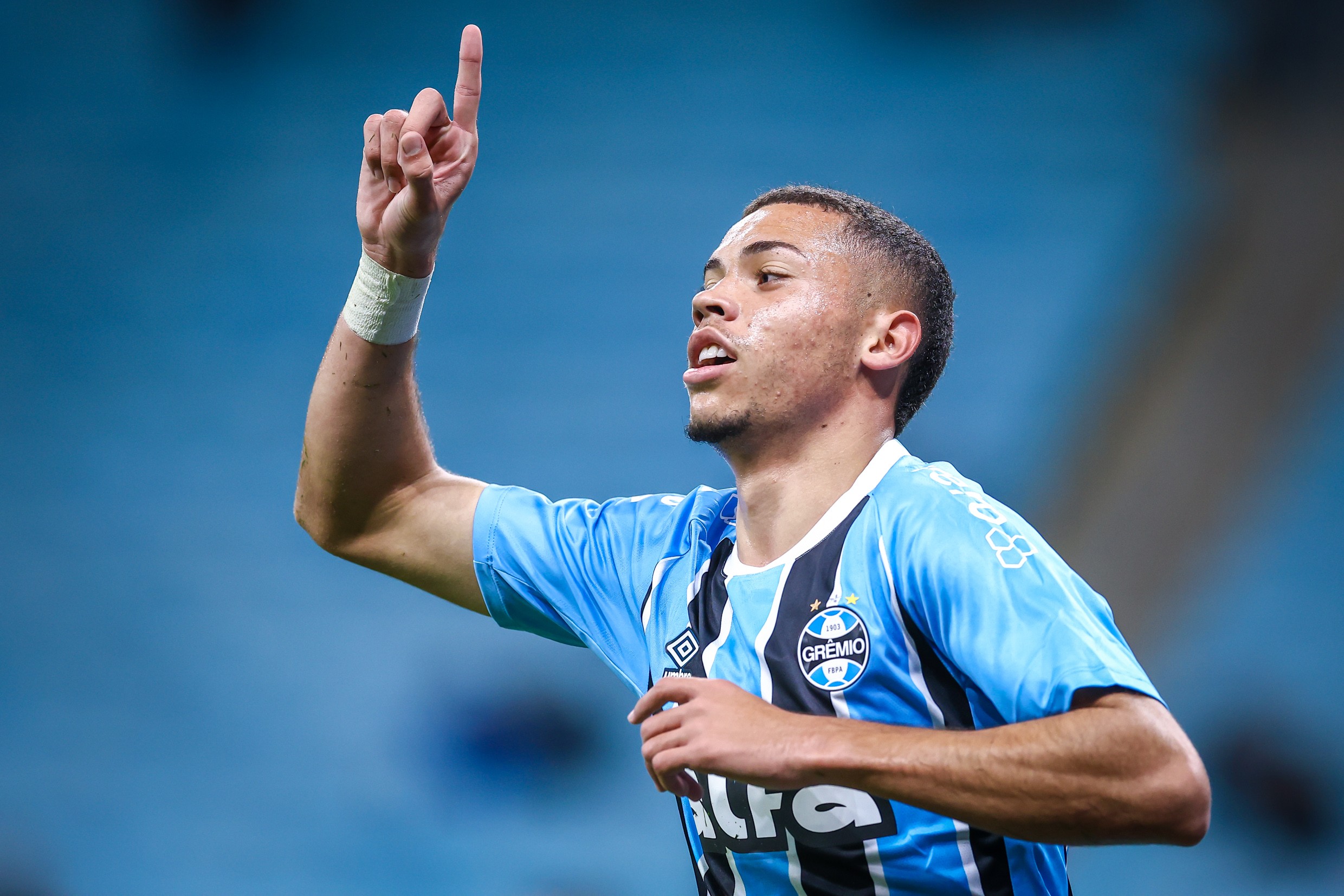 Grêmio encaminha venda de Alysson a clube inglês; confira detalhes | Ge