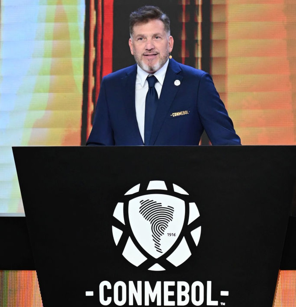 Alejandro Domínguez durante os sorteios da Sul-Americana e da Libertadores