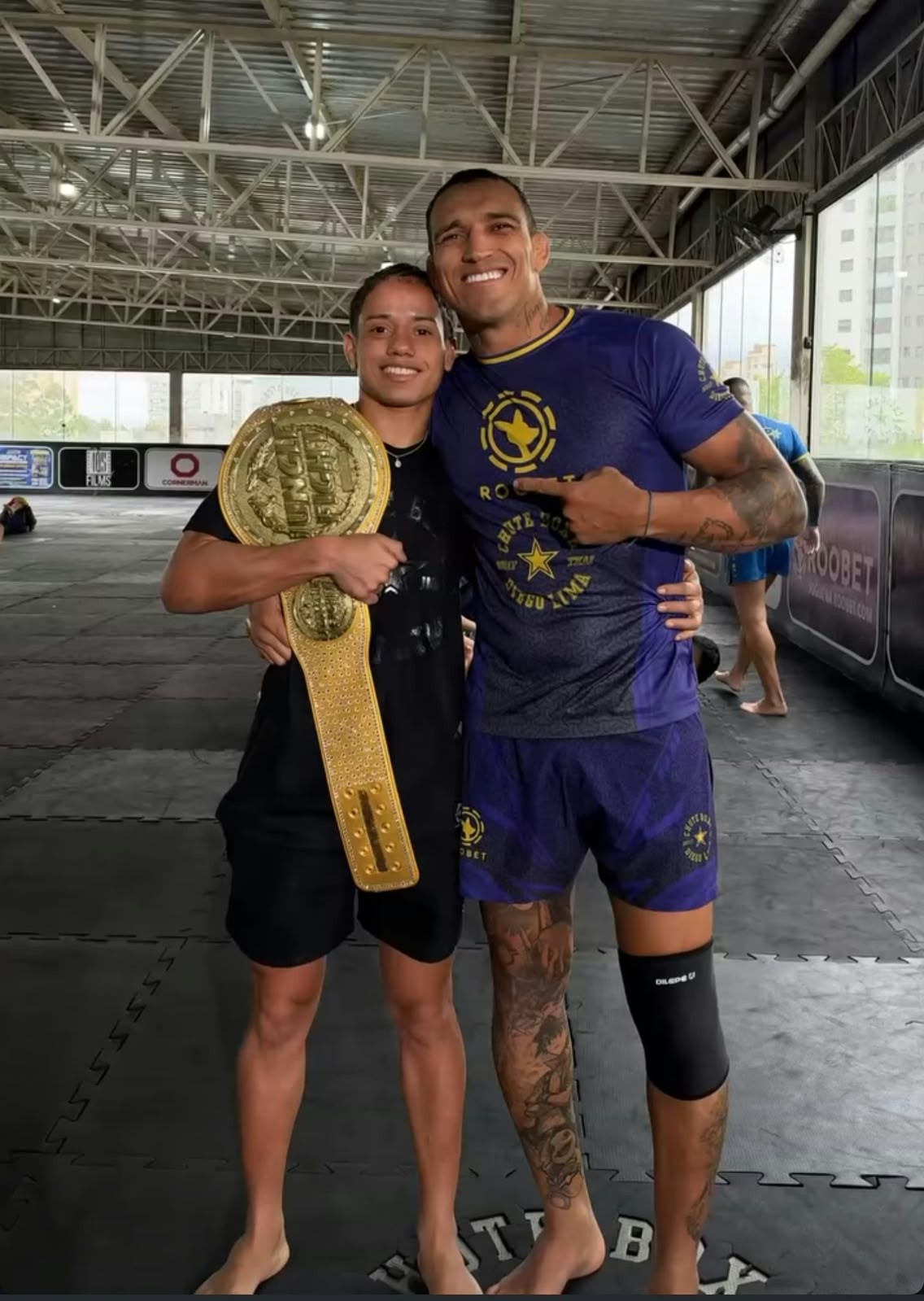 Charles do Bronx parabeniza Nágila Goku por título do Fight do Milhão: "Você merece"