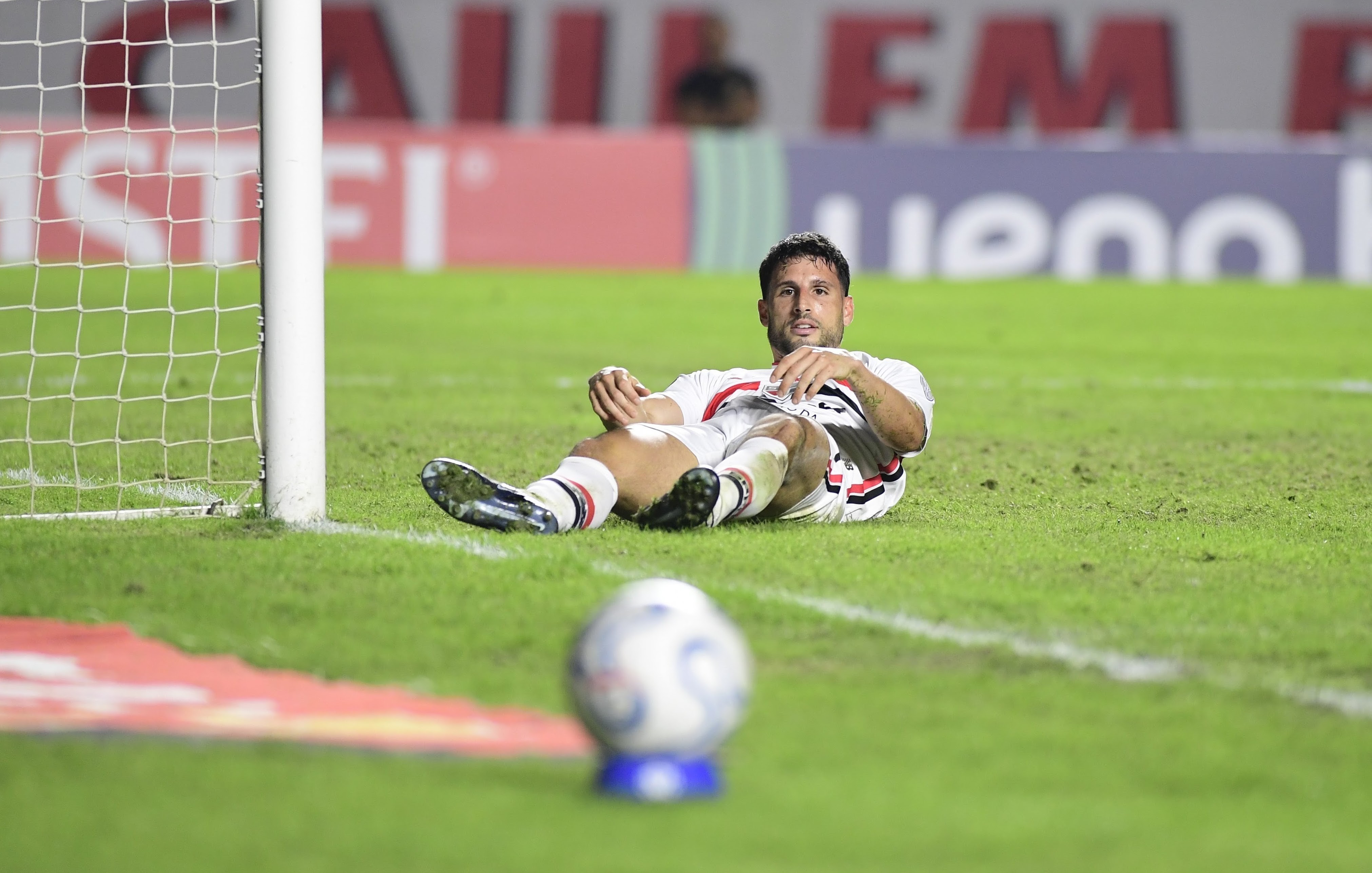 Calleri chega a dez jogos de jejum, mas ganha apoio de Dorival no São Paulo: "Não tem que se preocupar"
