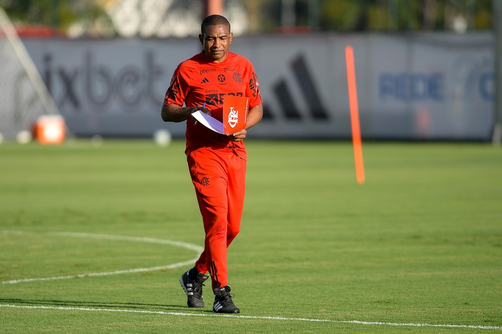 César Sampaio em treinamento do Flamengo — Foto: Marcelo Cortes/Flamengo
