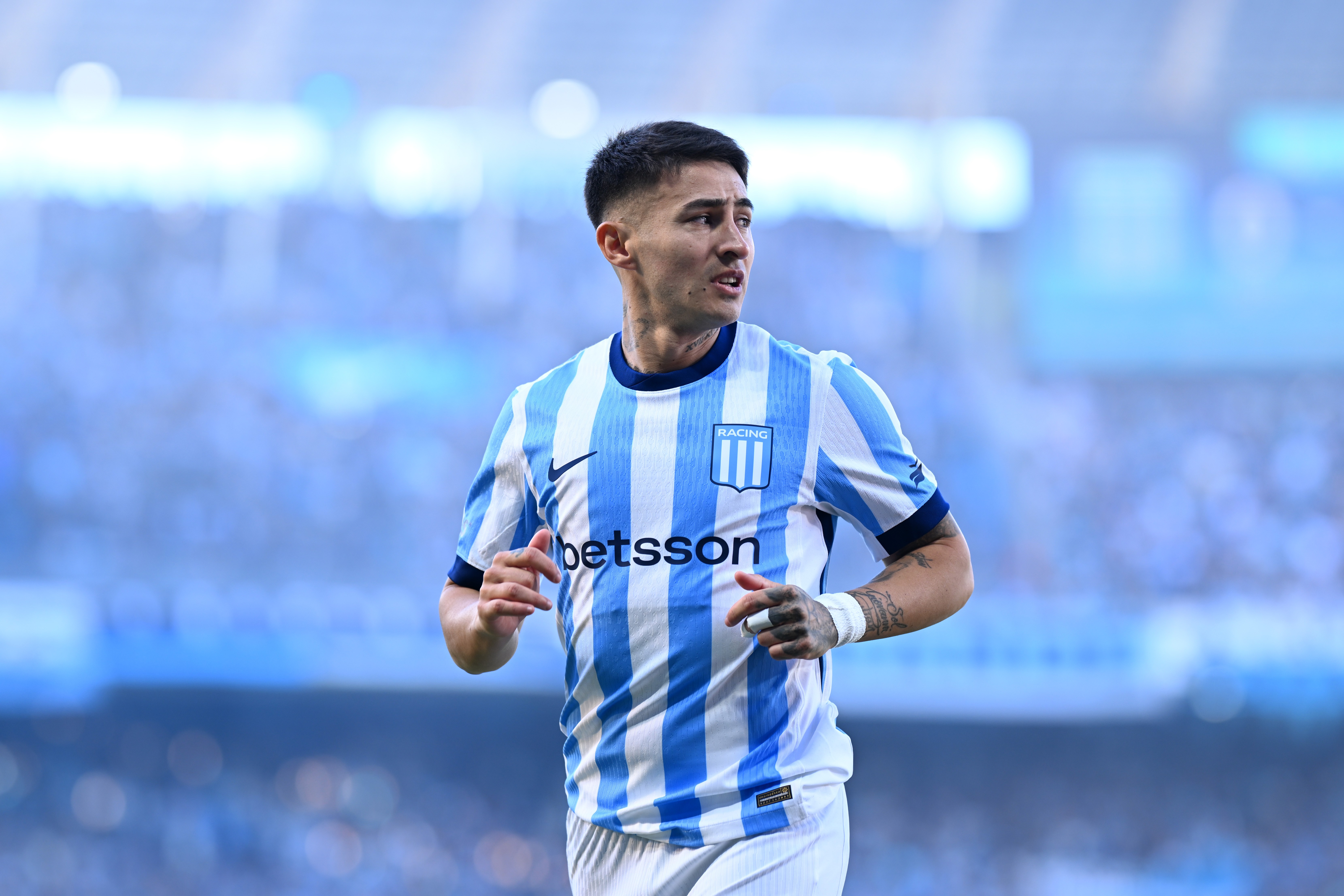 Cruzeiro investe R$ 30 milhões por Gabriel Rojas e se prepara para o mercado de transferências