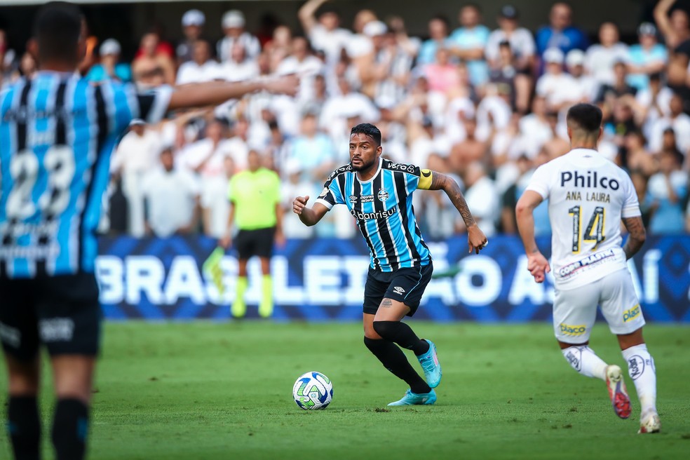 Reinaldo em Santos x Grêmio — Foto: Lucas Uebel/Grêmio