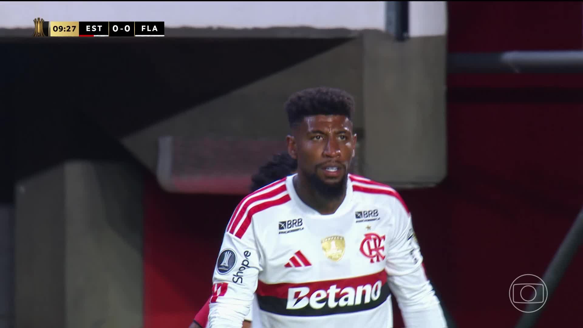 PC Oliveira Critica Arbitragem e Aponta Expulsões Imperativas no Confronto Estudiantes x Flamengo