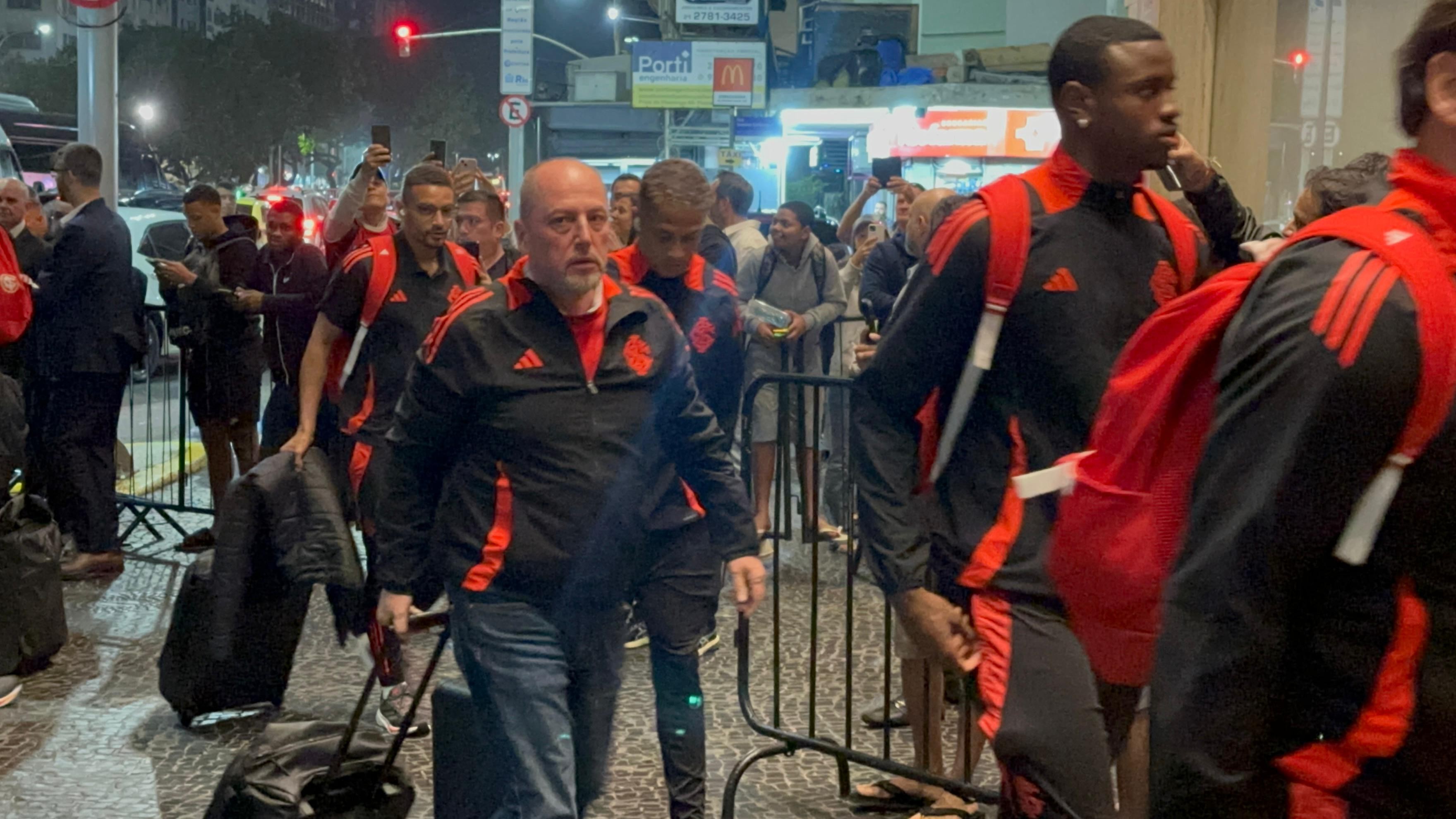 Inter chega ao Rio com cobrança de torcedores para decisão