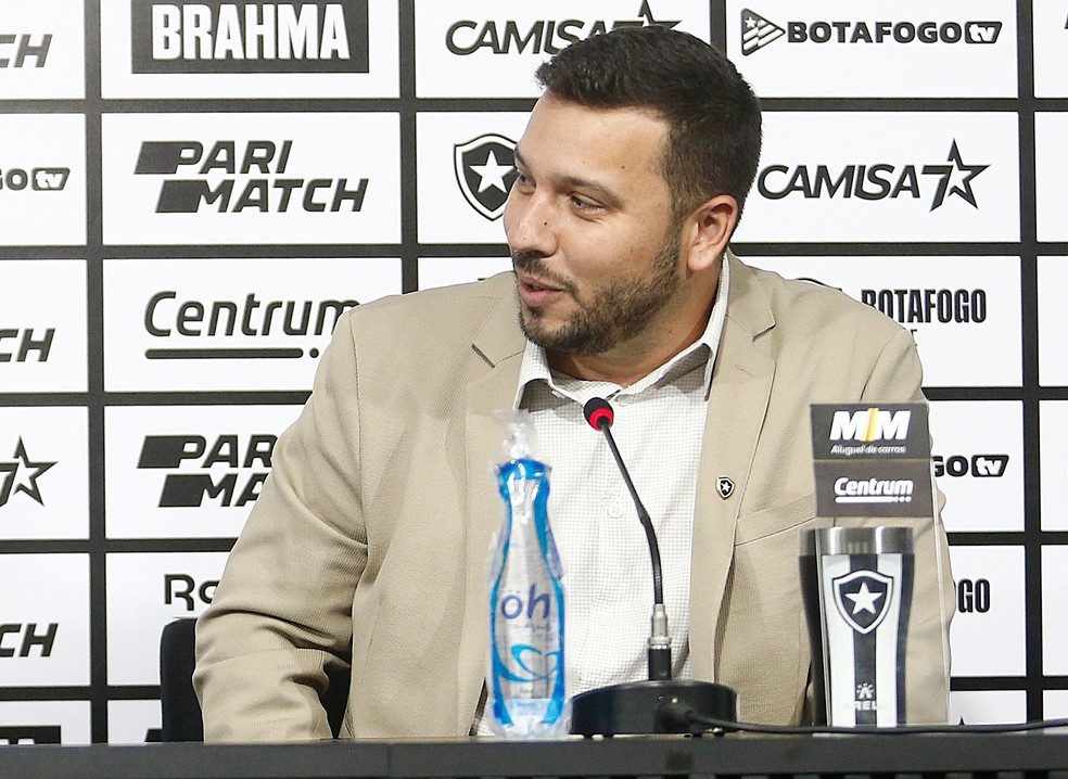 Alessandro Brito foi a primeira contratação de Textor no Botafogo — Foto: Vitor Silva/Botafogo