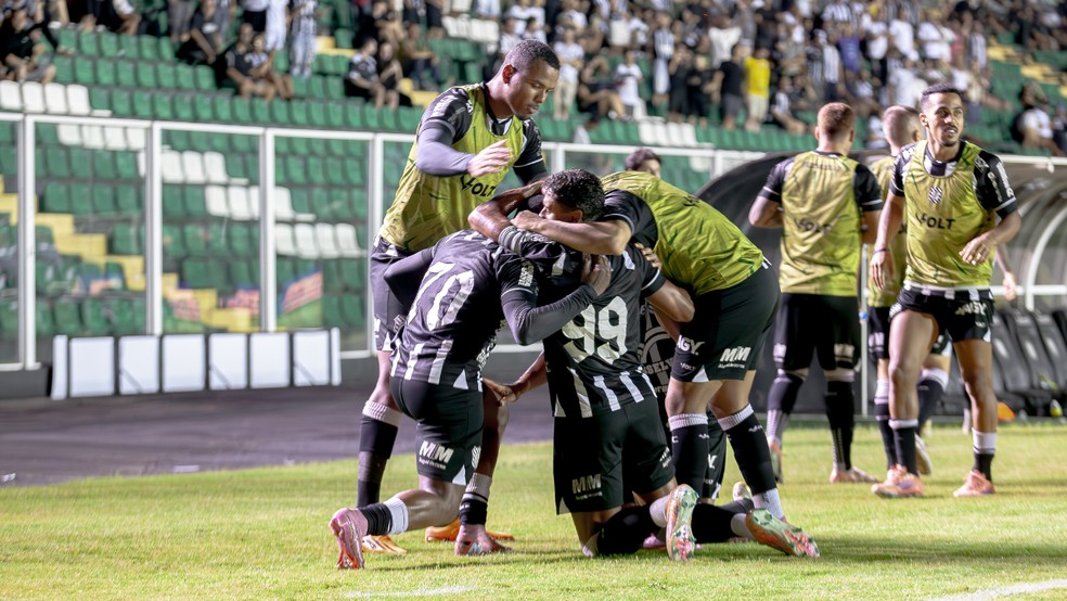 Figueirense x Azuriz pela Copa do Brasil - Figueirense marcas inéditas