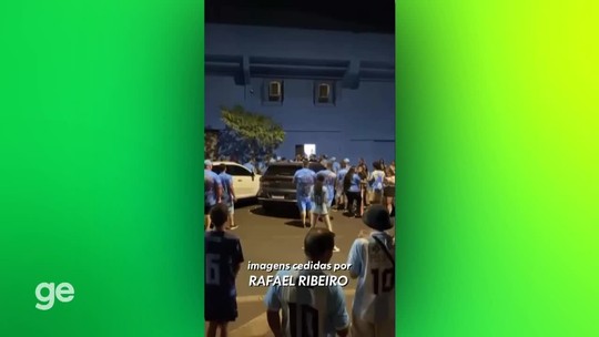Confusão entre torcida e equipe do Londrina tem feridos por tiros de bala de borracha após jogo na Série C; veja - Confusão no vestiário acaba em dois feridos após ação da PM