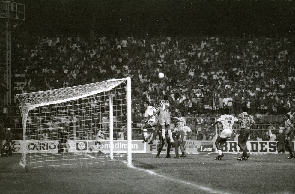 Linhares EC x Fluminense, pela Copa do Brasil 1994 — Foto: Gildo Loyola/A Gazeta/Arquivo