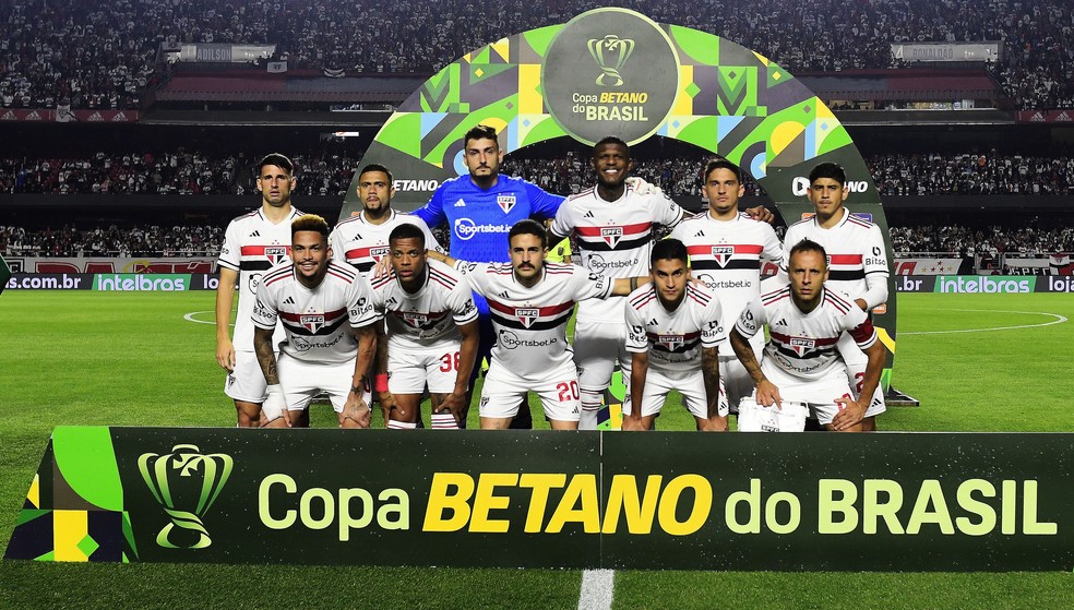 Copa do Brasil  Com gol de Rafinha, São Paulo vence o Palmeiras no jogo de  ida - Agora MT