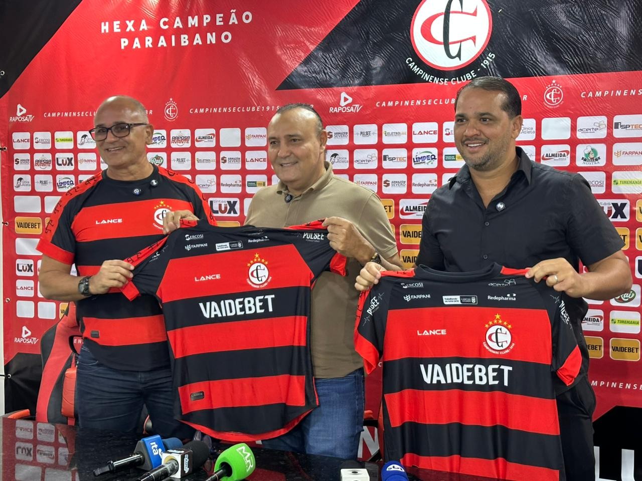 Dico Woolley celebra retorno ao Campinense e projeta Copa Paraíba: "Tem tudo para dar certo"
