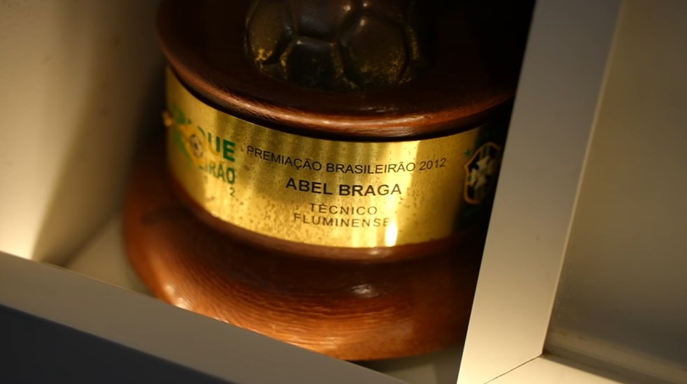 Abel Braga vê Brasil distante do hexa e admite incômodo com Ancelotti: "Não é verde e amarelo"