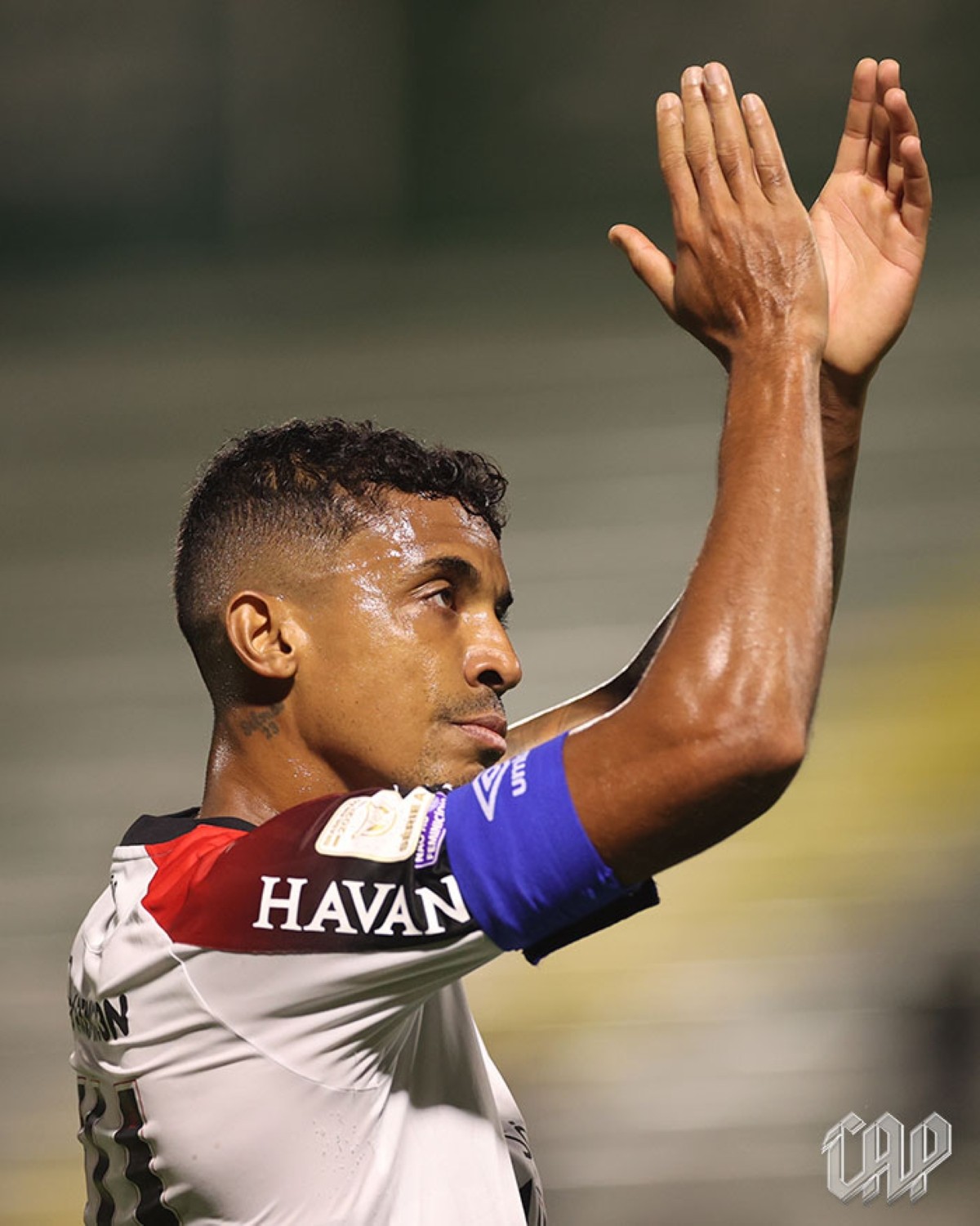Capitão do Athletico, Luiz Gustavo sinaliza permanência para 2027: "Fechar os 40 anos"