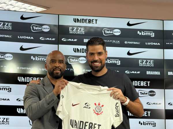 António Oliveira vê no Corinthians oportunidade imperdível e propaga discrição para enfrentar crise.