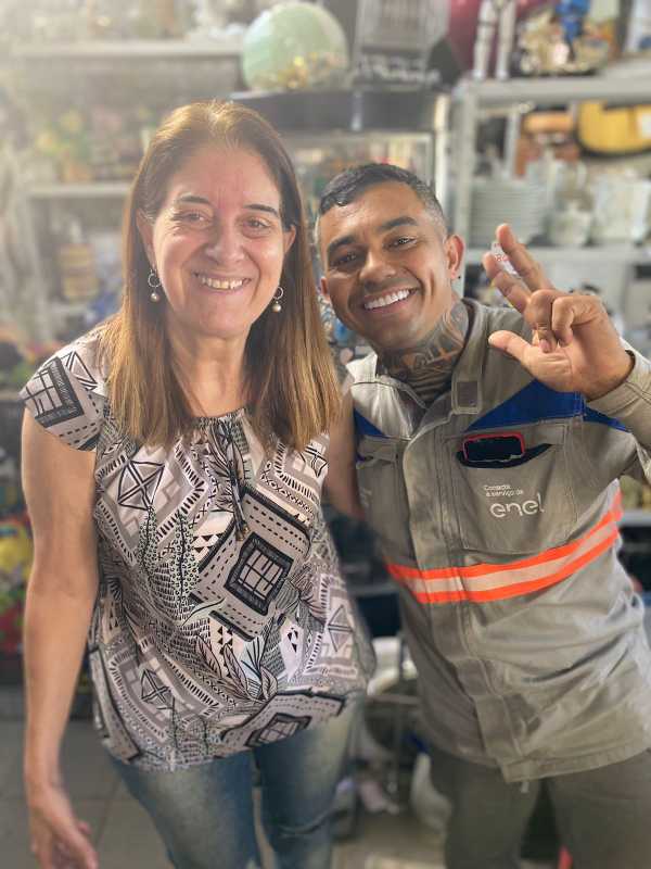 Corintiana e Palmeirense: Sósias Superam Rivalidade em Encontro Inesperado