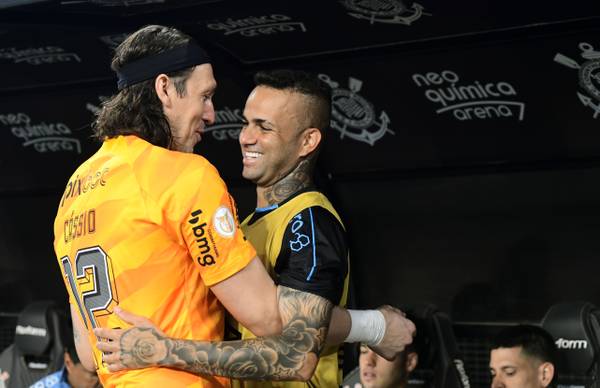 Luan vira alvo de vaias e tênis em empate do Grêmio com o Corinthians e bateria pênalti no fim