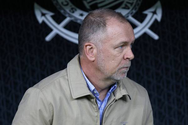 Mano Menezes reestreia na Arena com missão de transformá-la de novo no caldeirão do Corinthians