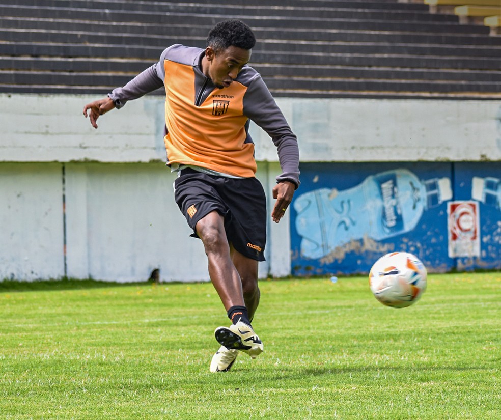 Jaime Arrascaita, jogador do The Strongest — Foto: Divulgação/The Strongest