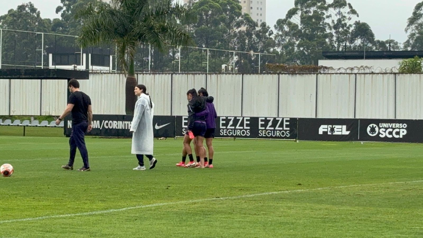 Vic Albuquerque, do Corinthians, chora após treino e se torna dúvida para clássico contra o São Paulo