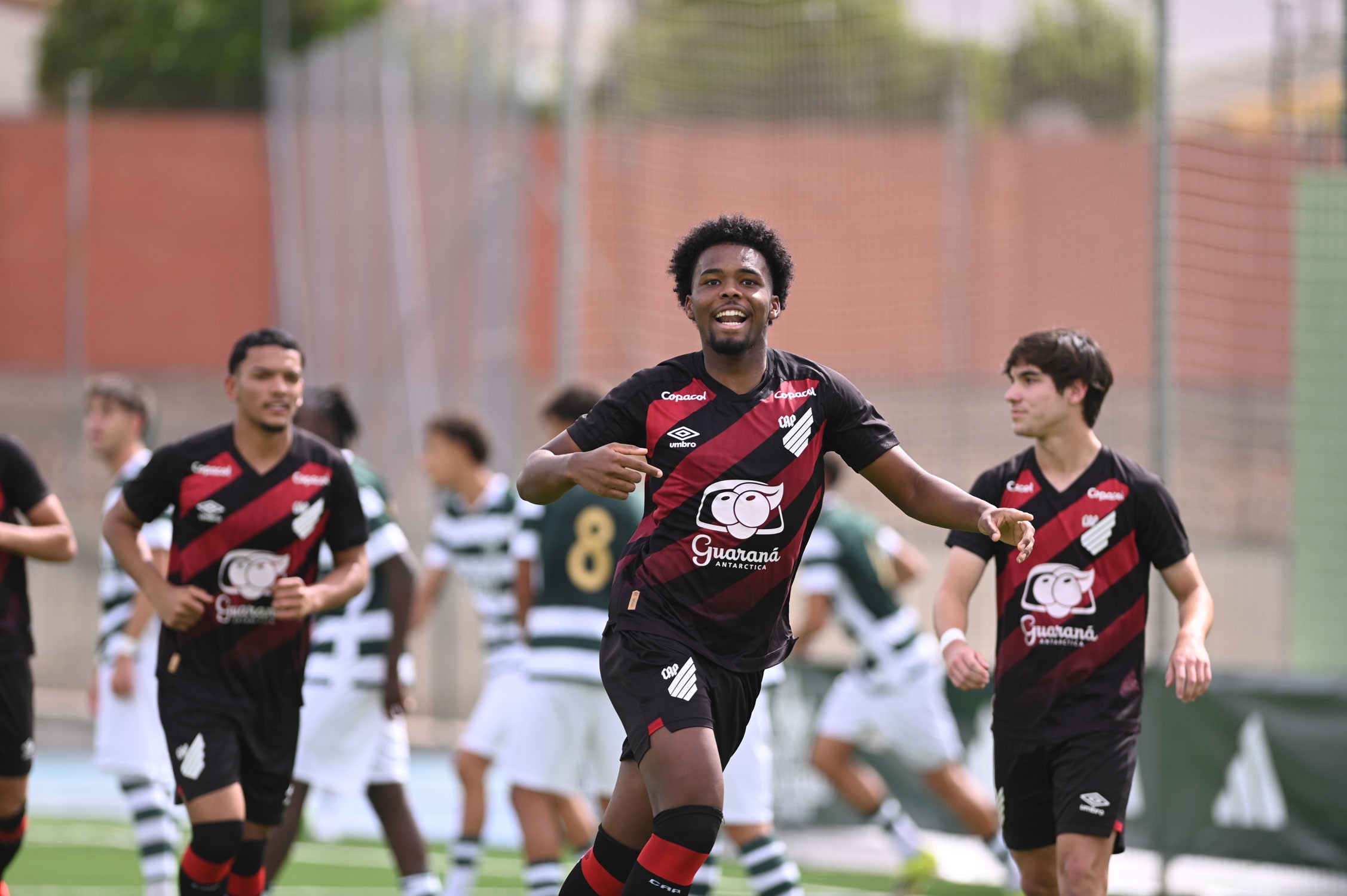 Athletico bate Sporting, mantém 100% e garante vaga na semifinal do Mundial Juvenil