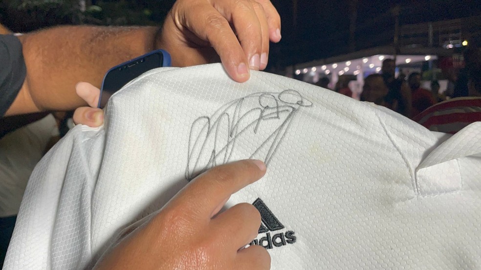 Novo aut�grafo de Gabigol, do Flamengo: Gabi 99 � Foto: Fred Gomes / ge
